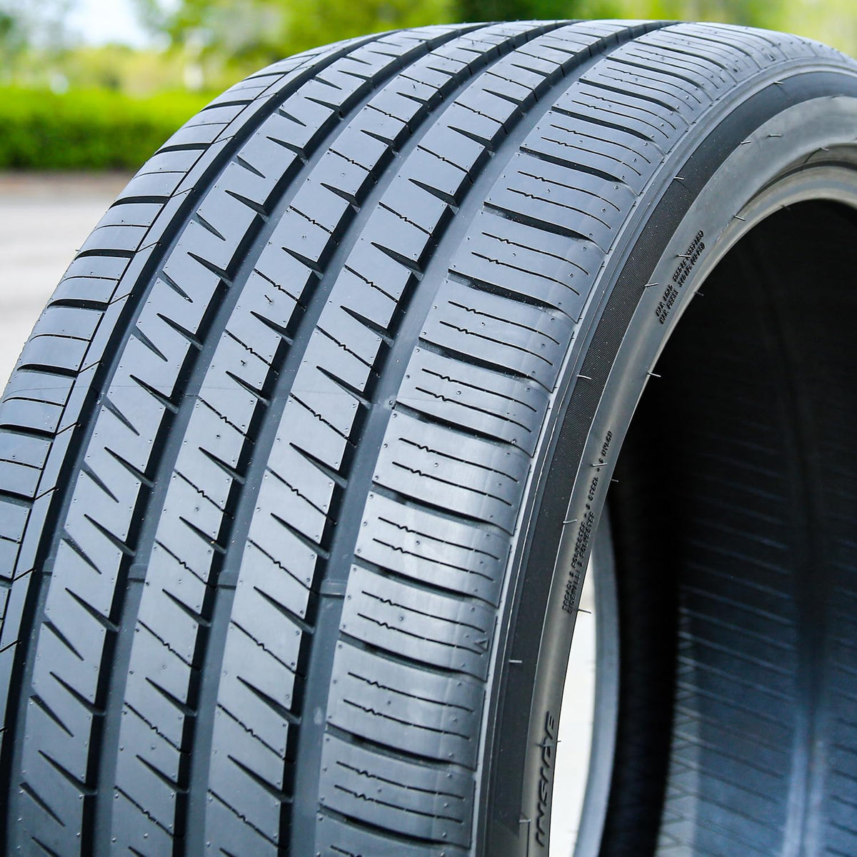 235/40ZR19 96W XL All Season Passenger Tire F885